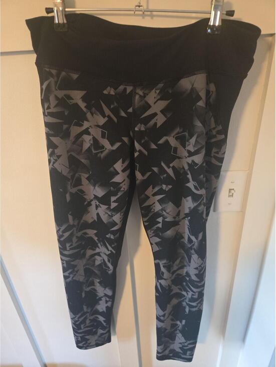 Under Armour Pants - Under Armour HeatGear Geo Print Athletic Leggings - Women's Large